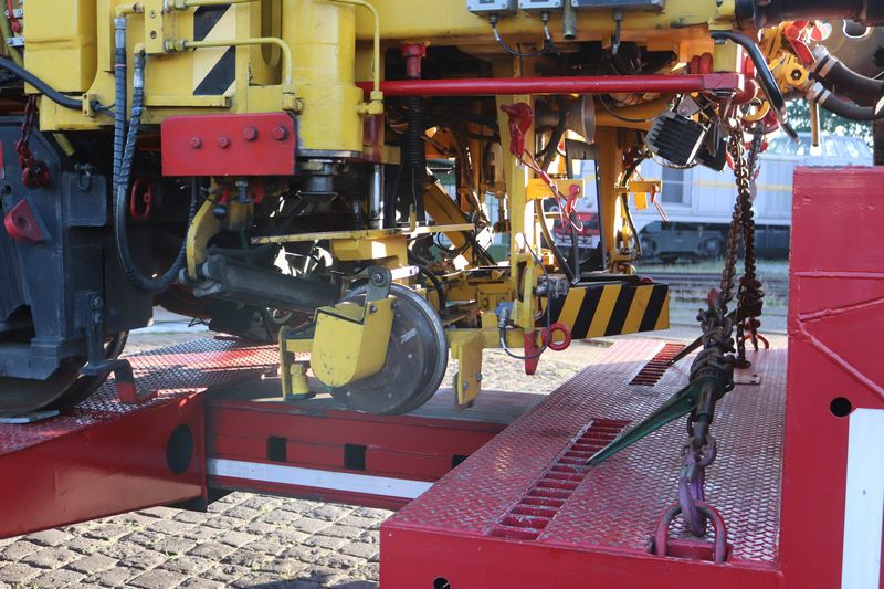 BAM Stopmachine met het fabrieksnummer 1214 en het UIC-nummer 99 84 942 8 702-7.